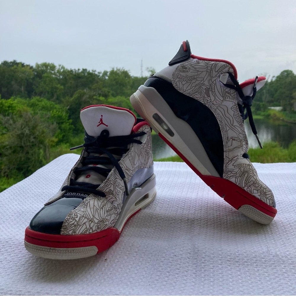 Jordan Kids Sneakers - Black, Red, White Size:US:5Y UK 4.5 EUR 37.5 (cm 23.5)